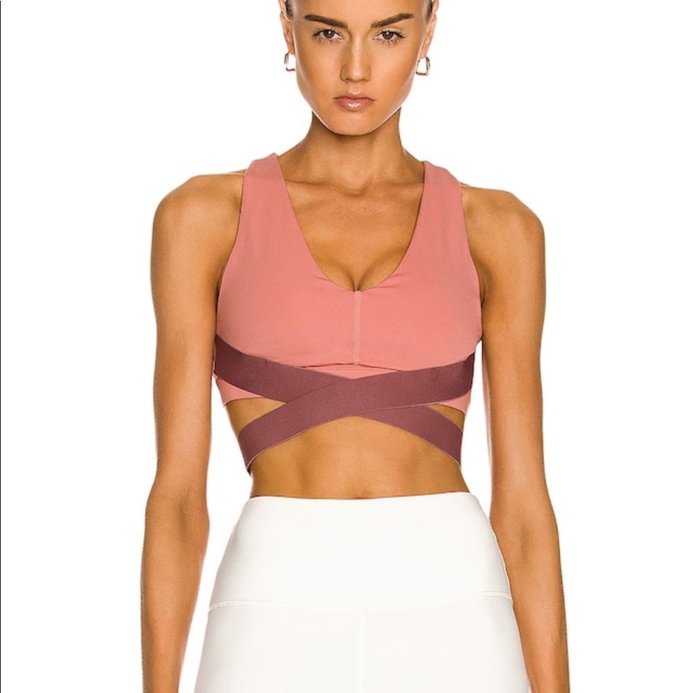 Le Ore croso crossover sports bra in pink/clay